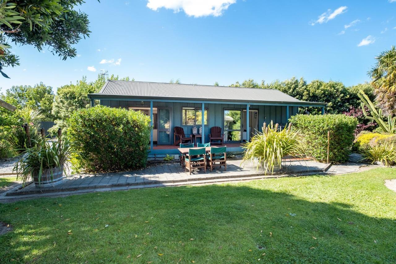 Lawn Cottages Clive Exterior photo